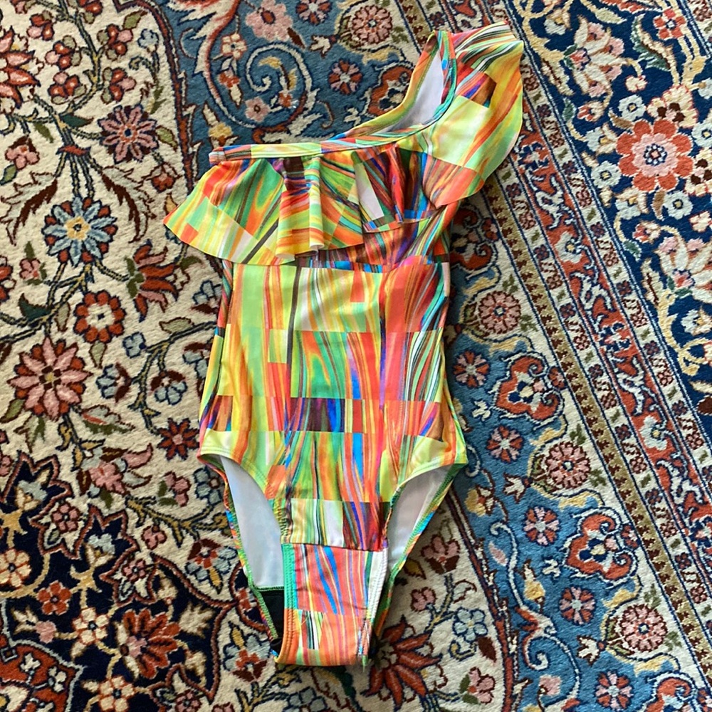 Amazing preteen/teen Ruby one shoulder ruffle maillot swimsuit. XS.